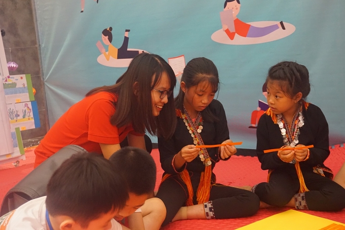 Save the Children thúc đẩy thói quen đọc sách cho trẻ em save the children thuc day thoi quen doc sach cho tre em