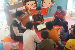 hon 100 hoc sinh vuot kho nhan hoc bong hankum cua han quoc