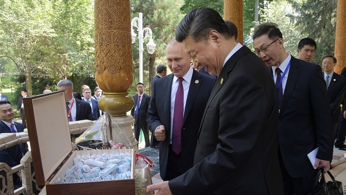 Tổng thống Putin chúc mừng sinh nhật ông Tập Cận Bình bằng...một thùng kem putin chuc mung sinh nhat tap can binh bangmot thung kem
