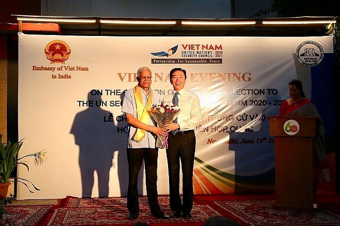 vinh danh dong gop cua cac nha bao quoc te trong quang ba hinh anh viet nam