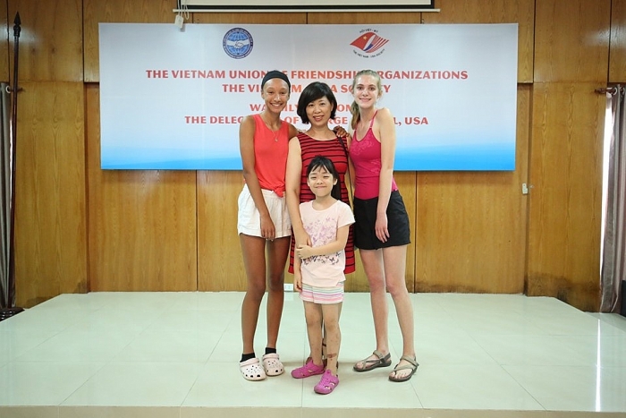 hoc sinh my homestay viet khi dat la la nha