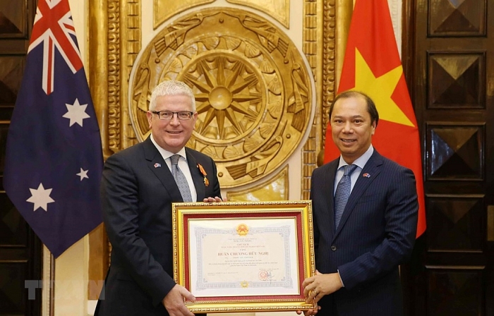 Trao tặng Huân chương Hữu nghị cho Đại sứ Australia tại Việt Nam trao tang huan chuong huu nghi cho dai su australia tai viet nam