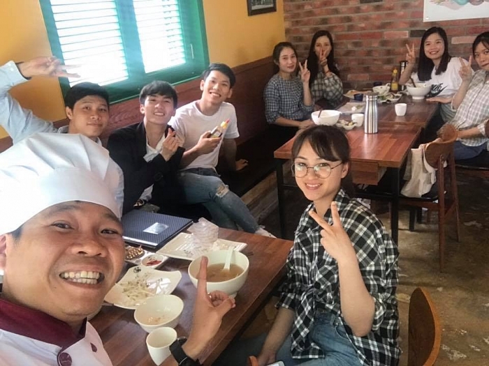 Thăm nhà hàng "Ăn là ghiền" của trí thức Việt trẻ xứ Kim Chi tham nha hang an la ghien cua tri thuc viet tre xu kim chi