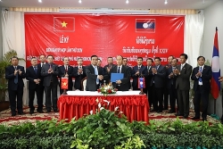 gan 400 nguoi dan ban densavan lao duoc kham cap thuoc mien phi