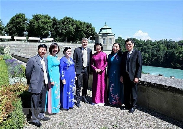 Phó Chủ tịch nước hoan nghênh tinh thần học tập, nghiên cứu của người Việt tại Thụy Sĩ pho chu tich nuoc hoan nghenh tinh than hoc tap nghien cuu cua nguoi viet tai thuy si