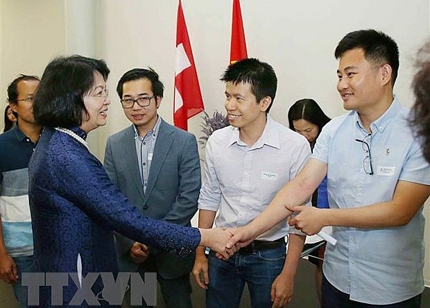 Phó Chủ tịch nước hoan nghênh tinh thần học tập, nghiên cứu của người Việt tại Thụy Sĩ pho chu tich nuoc hoan nghenh tinh than hoc tap nghien cuu cua nguoi viet tai thuy si