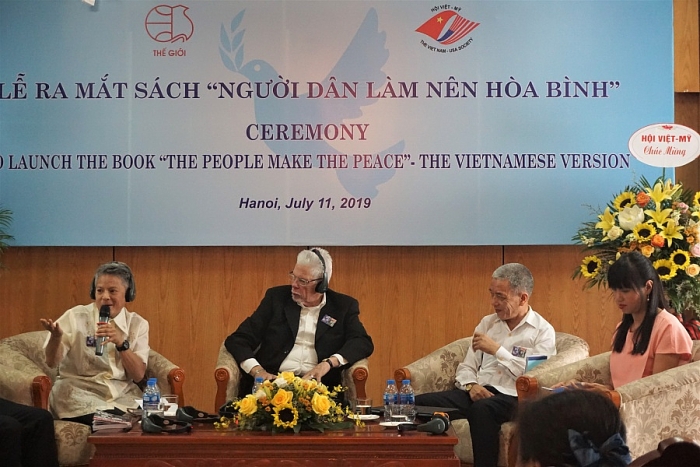 Tác phẩm "Người dân làm nên hòa bình", hé mở những điều chưa biết về phong trào phản chiến ra mat tac pham nguoi dan lam nen hoa binh he mo nhung dieu chua biet ve phong trao phan chien
