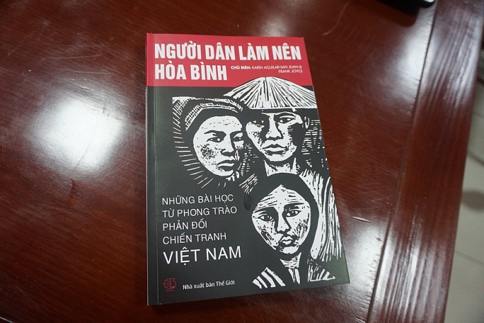 Tác phẩm "Người dân làm nên hòa bình", hé mở những điều chưa biết về phong trào phản chiến ra mat tac pham nguoi dan lam nen hoa binh he mo nhung dieu chua biet ve phong trao phan chien