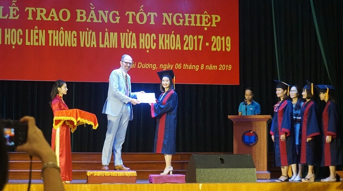 Việt Nam lần đầu tiên có Cử nhân chuyên ngành Hoạt động trị liệu viet nam lan dau tien co cu nhan chuyen nganh hoat dong tri lieu