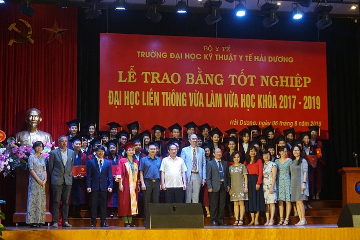 Việt Nam lần đầu tiên có Cử nhân chuyên ngành Hoạt động trị liệu viet nam lan dau tien co cu nhan chuyen nganh hoat dong tri lieu