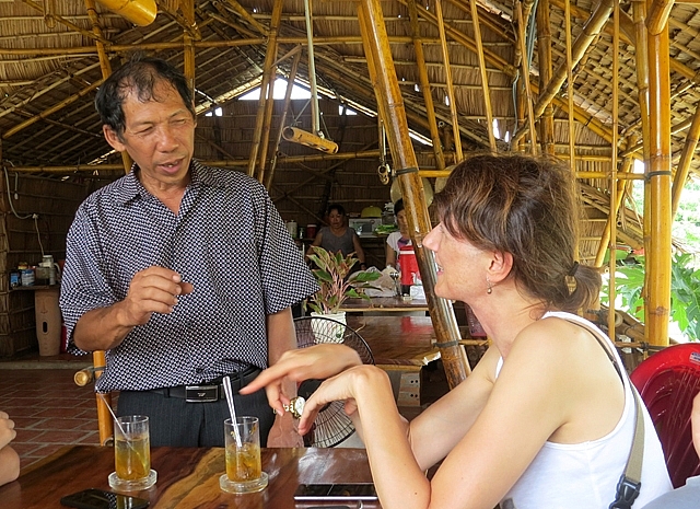 Du khách đến từ gần 30 quốc gia "phải lòng" homestay tre nứa Việt Nam be ban chau au phai long homestay tre nua
