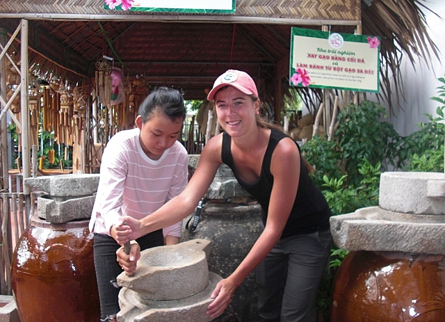 Du khách đến từ gần 30 quốc gia "phải lòng" homestay tre nứa Việt Nam be ban chau au phai long homestay tre nua