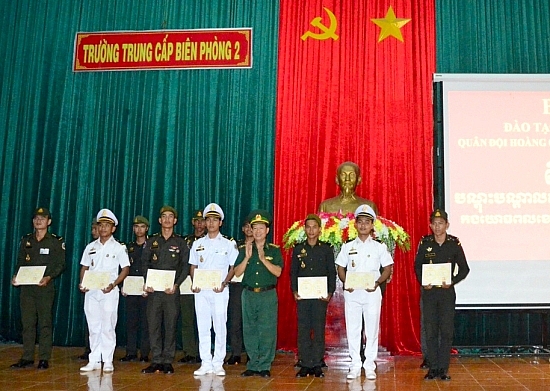 77 cán bộ quân đội Hoàng gia Campuchia tốt nghiệp khóa tiếng Việt tại Trường Trung cấp Biên phòng 2 77 can bo quan doi hoang gia campuchia tot nghiep khoa tieng viet tai truong trung cap bien phong 2