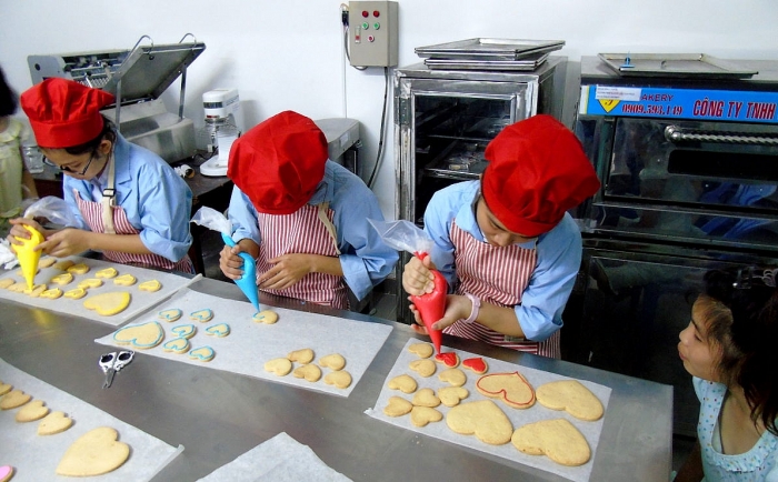 Kiều bào Việt tại Pháp: Những người xây "mái ấm" cho quê hương kieu bao viet tai phap nhung nguoi xay mai am o que huong