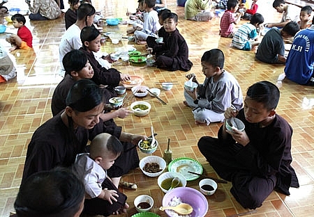 Tổ chức Holt: Chăm lo cho hàng ngàn trẻ thiệt thòi ở tỉnh Khánh Hòa to chuc holt cham lo bu dap cho hang ngan tre thiet thoi o tinh khanh hoa