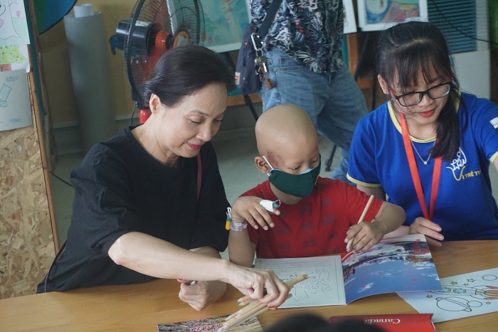 Đại sứ Canada thăm Bệnh viện Nhi Trung ương trước thềm giải Chạy vì trẻ em Hà Nội 2019 dai su canada tham benh vien nhi trung uong truoc them giai chay vi tre em ha noi 2019