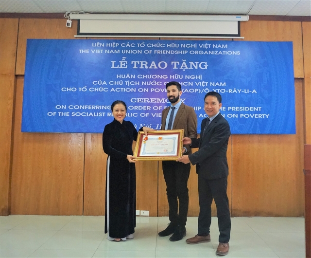 Huân chương Hữu nghị ghi nhận 30 năm giúp Việt Nam giảm nghèo, phát triển bền vững của AOP huan chuong huu nghi ghi nhan 30 nam giup viet nam giam ngheo phat trien ben vung cua aop