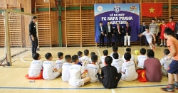 mac hong quan filip nguyen giao luu voi hoc vien the thao vua dau tien cua nguoi viet tai sec