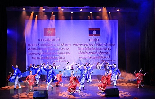 40 nghệ sĩ tham gia chương trình tình hữu nghị Việt - Lào 40 nghe si tham gia chuong trinh tinh huu nghi viet lao