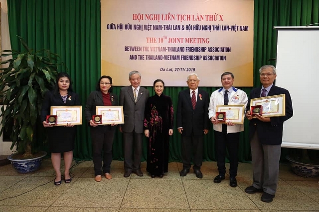 Kỷ niệm 10 năm họp liên tịch Hội hữu nghị hai nước Việt Nam, Thái Lan ky niem 10 nam hop lien tich hoi huu nghi hai nuoc viet nam thai lan