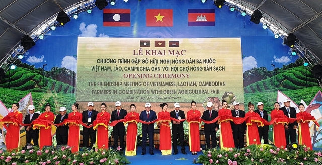Lần đầu tiên nông dân ba nước Việt Nam, Lào, Campuchia bàn hợp tác sản xuất, tiêu thụ nông sản lan dau tien nong dan ba nuoc viet nam lao campuchia ban hop tac san xuat tieu thu nong san