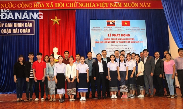 100 sinh vien lao trai nghiem hai tuan o nha dan tai da nang