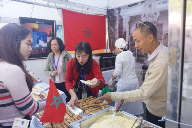 Liên hoan Ẩm thực quốc tế 2019: Bạn bè năm châu nối nhịp cầu nhân ái lien hoan am thuc quoc te 2019 ban be nam chau noi nhip cau nhan ai