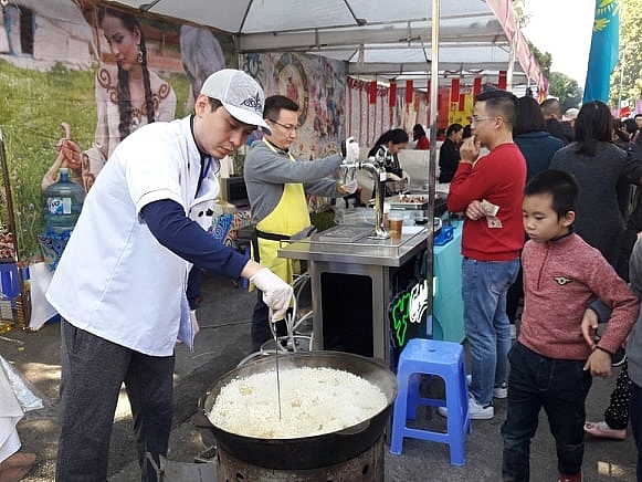 Liên hoan Ẩm thực quốc tế 2019: Bạn bè năm châu nối nhịp cầu nhân ái lien hoan am thuc quoc te 2019 ban be nam chau noi nhip cau nhan ai