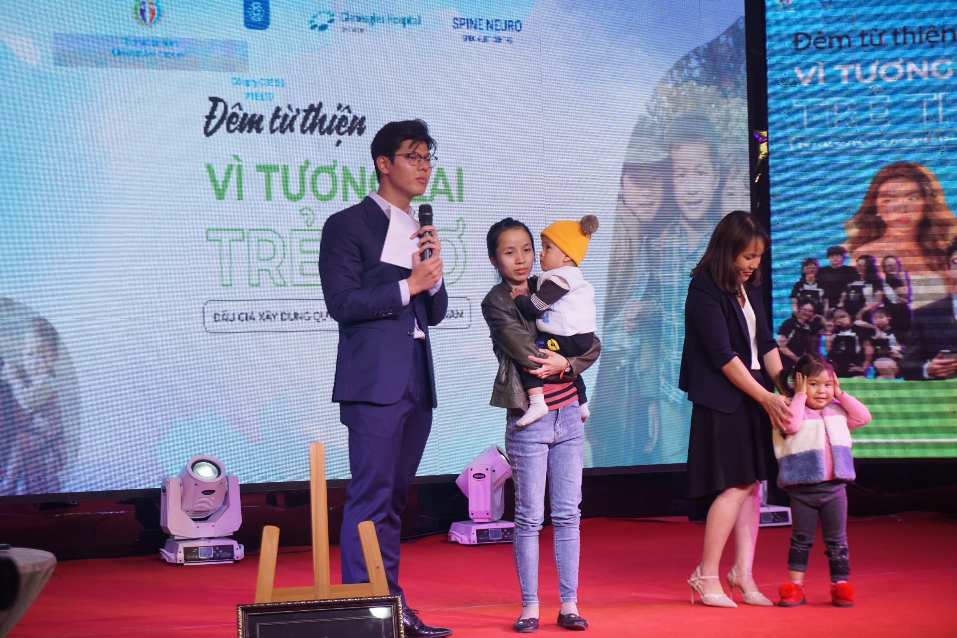 Chuyện người phụ nữ Việt "kết yêu thương, dệt phép màu" trên đảo quốc Sư Tử