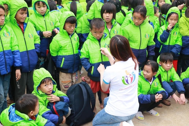 Chuyện người phụ nữ Việt "kết yêu thương, dệt phép màu" trên đảo quốc Sư Tử chuyen nguoi phu nu viet ket yeu thuong det phep mau tren dao quoc su tu