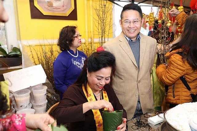 Người Việt ở Đức náo nức chuẩn bị "Đêm hội bánh chưng" nguoi viet o duc nao nuc chuan bi dem hoi banh chung