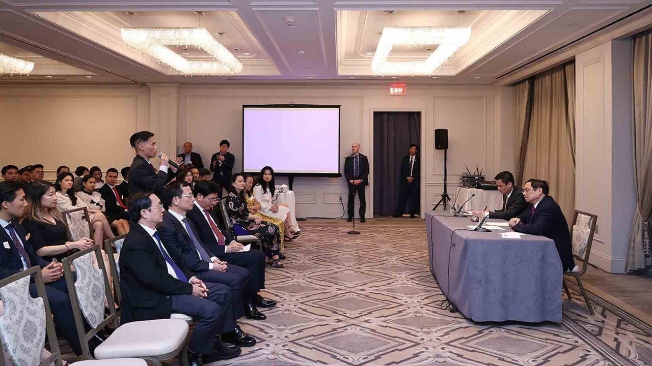 Thủ tướng gặp gỡ, đối thoại với một số trí thức Việt Kiều và thanh niên, sinh viên Việt Nam tại New York Thủ tướng gặp gỡ, đối thoại với một số trí thức Việt Kiều và thanh niên, sinh viên Việt Nam tại New York