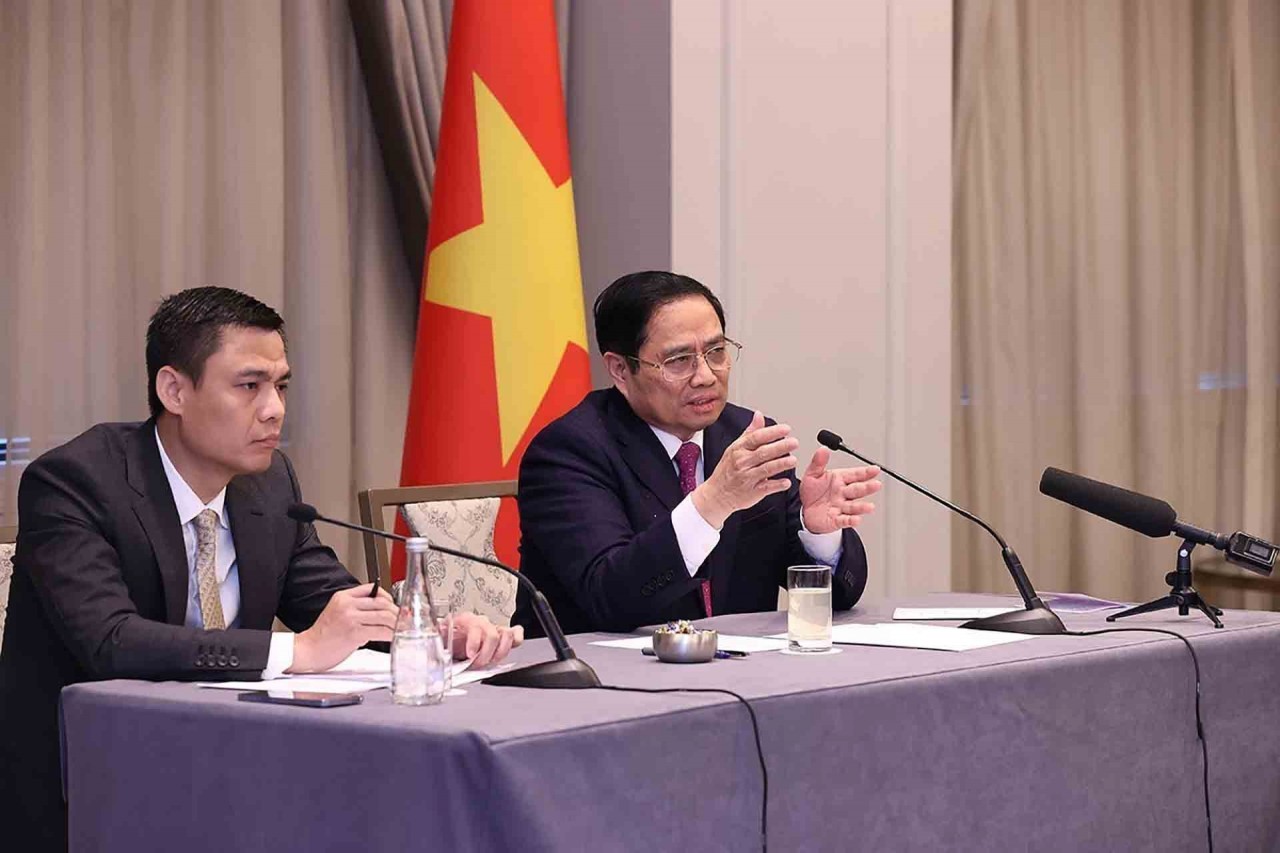 Thủ tướng gặp gỡ, đối thoại với một số trí thức Việt Kiều và thanh niên, sinh viên Việt Nam tại New York Thủ tướng gặp gỡ, đối thoại với một số trí thức Việt Kiều và thanh niên, sinh viên Việt Nam tại New York