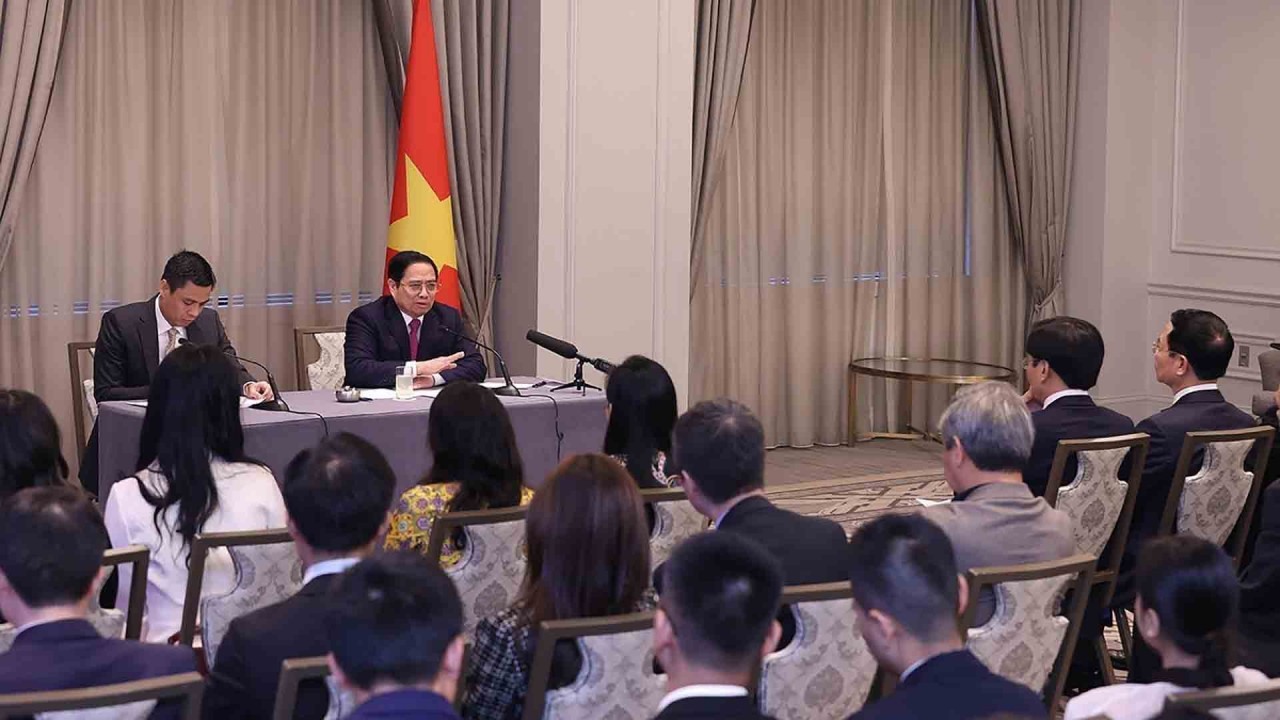 Thủ tướng gặp gỡ, đối thoại với một số trí thức Việt Kiều và thanh niên, sinh viên Việt Nam tại New York Thủ tướng gặp gỡ, đối thoại với một số trí thức Việt Kiều và thanh niên, sinh viên Việt Nam tại New York