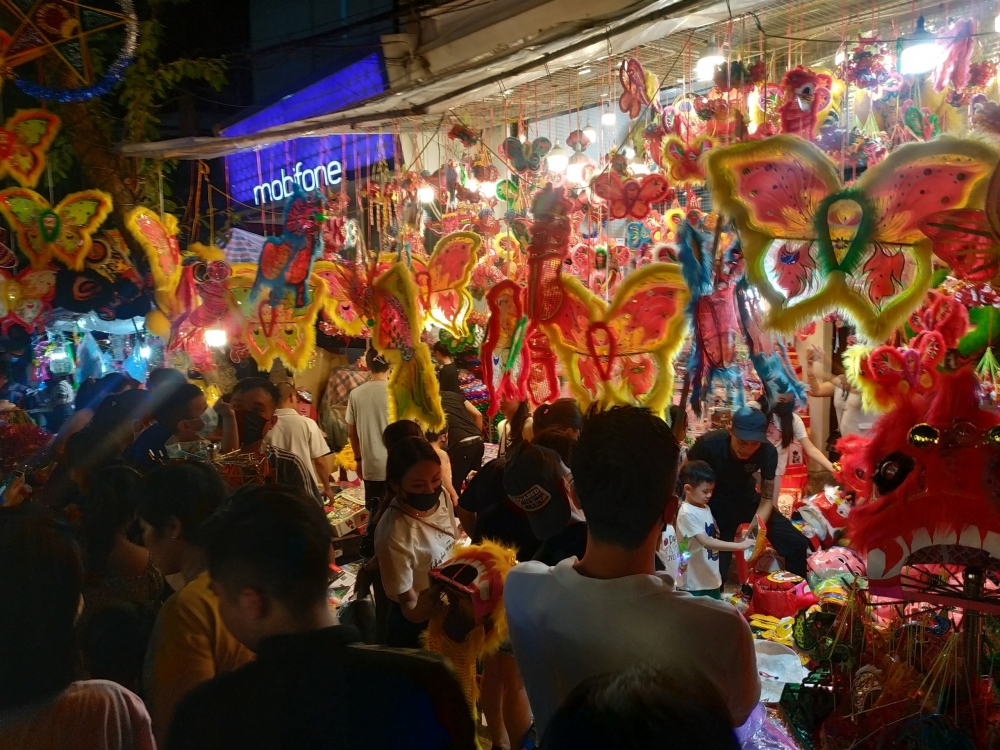 Phố cổ Hà Nội ken kín người Phố cổ Hà Nội ken kín người