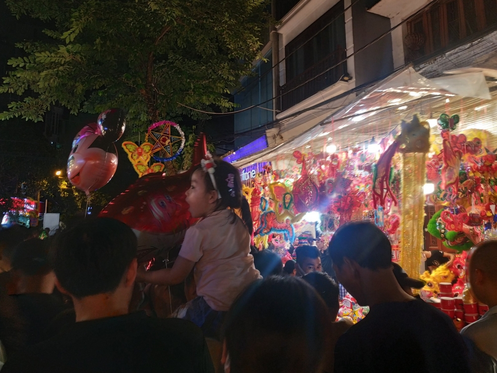 Phố cổ Hà Nội ken kín người Phố cổ Hà Nội ken kín người