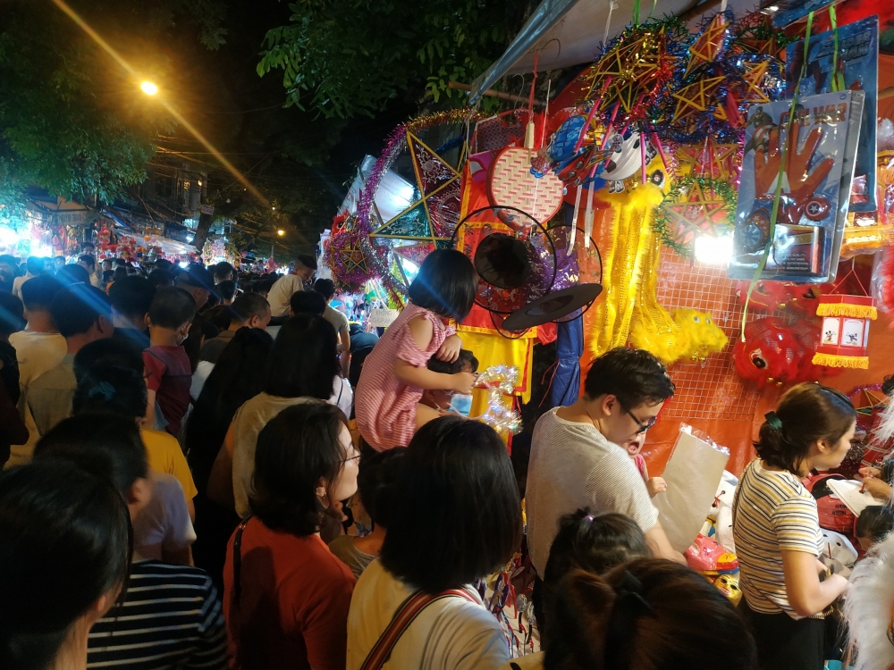 Phố cổ Hà Nội ken kín người Phố cổ Hà Nội ken kín người