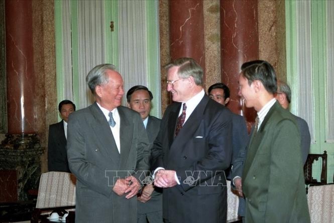 nguyen chu tich nuoc le duc anh va dau an doi ngoai