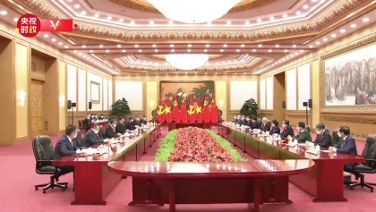 越共中央总书记阮富仲与中共中央总书记、中华人民共和国主席习近平举行会谈