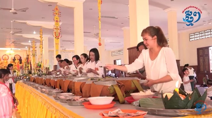 ពិធីបុណ្យកាន់បិណ្ឌ និងភ្ជុំបិណ្ឌនៅកម្ពុជា