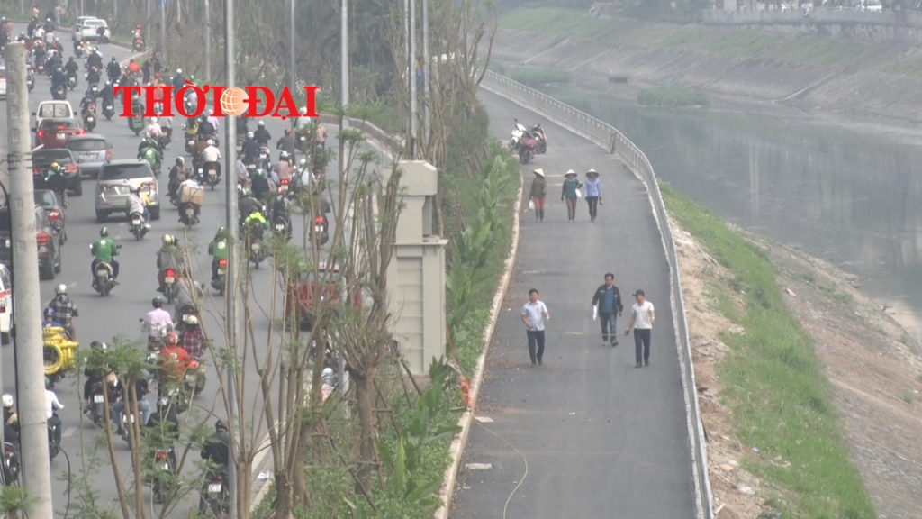 Nhiều ý kiến trái chiều sau khi xuất hiện đường đi bộ ven sông Tô Lịch