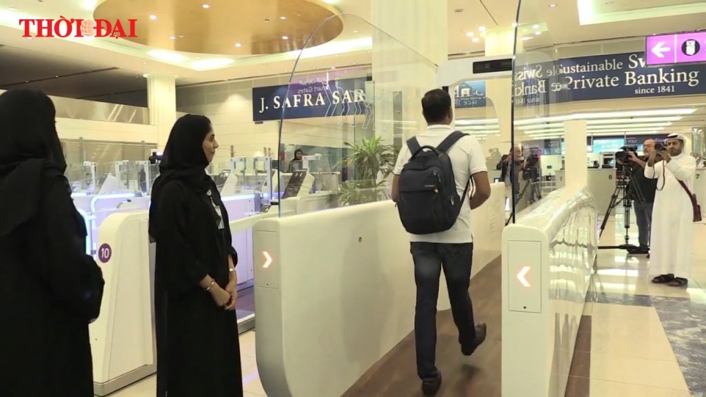 Làm thủ tục xuất, nhập cảnh tại Dubai trong ... 20 giây