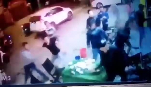 Video: 20 côn đồ lao vào chém tới tấp nhóm người đang ngồi nhậu ở Huế