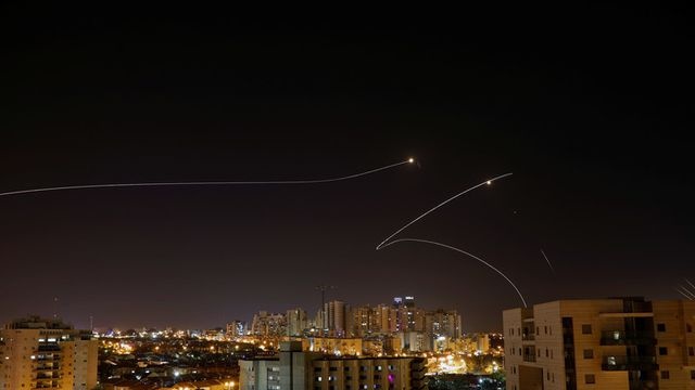 Video: Tận thấy cảnh Israel bị nã 430 quả tên lửa từ Dải Gaza