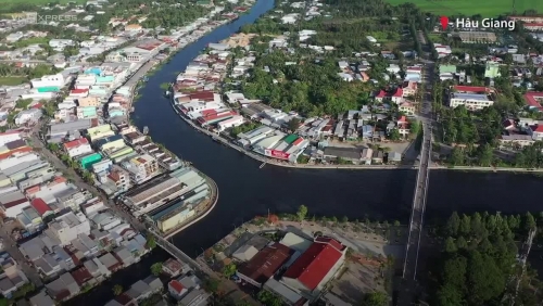 Video: Cận cảnh dòng sông ở miền Tây bất ngờ "đổ bệnh"