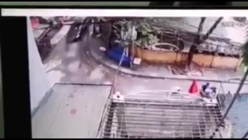 Video: Khoảnh khắc nữ tài xế lùi ô tô tông chết người ở Khương Trung, Hà Nội