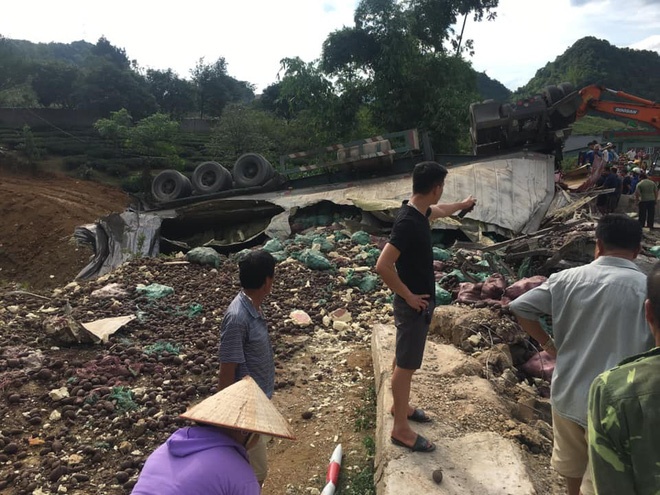 Video: Nghẹt thở màn giải cứu người phụ nữ bị khối bê tông nặng hàng tấn đè ở Sơn La