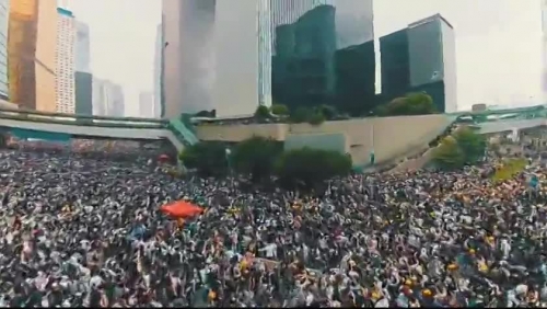 Video: Hơn 1 triệu người Hong Kong đổ xuống đường như "thác lũ" biểu tình phản đối