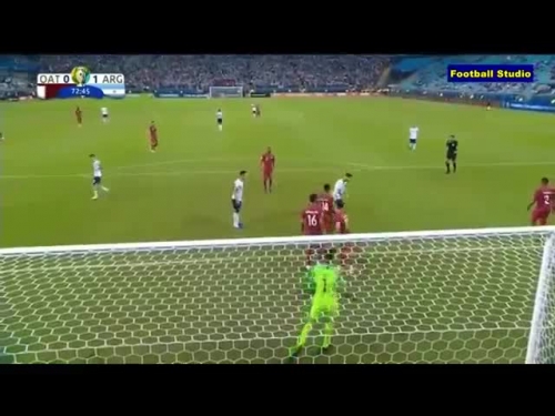 Video: Choáng cảnh Messi sút bóng kiểu "bắn chim" trong trận Argentina vs Qatar