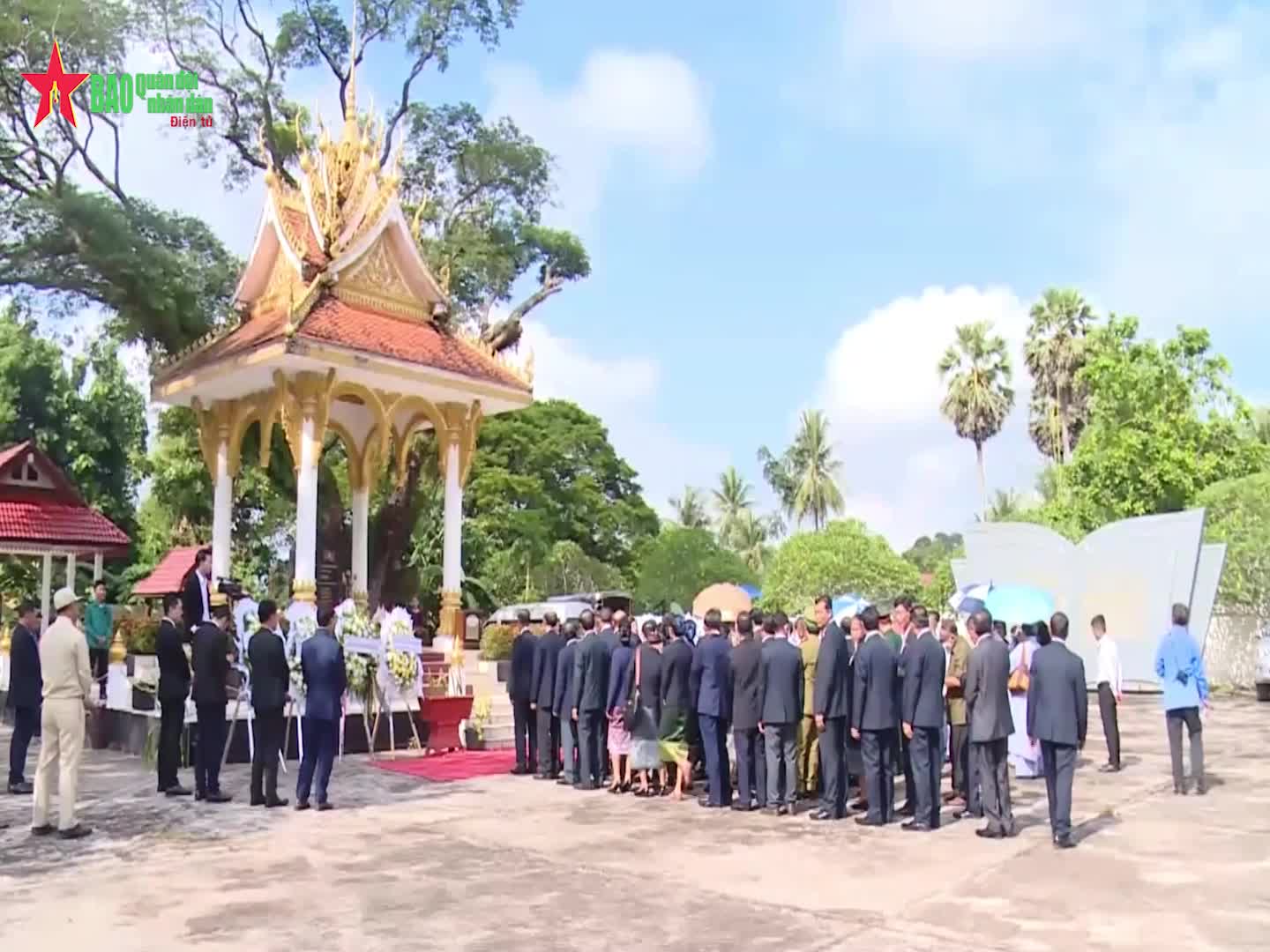 Video: ຖະຫວາຍທູບທຽນອາໄລຫາບັນດານັກຮົບວິລະຊົນທີ່ເສຍສະຫຼະຊີວິດເພື່ອຊາດ ທະຫານປະສົມລາວ-ຫວຽດນາມ